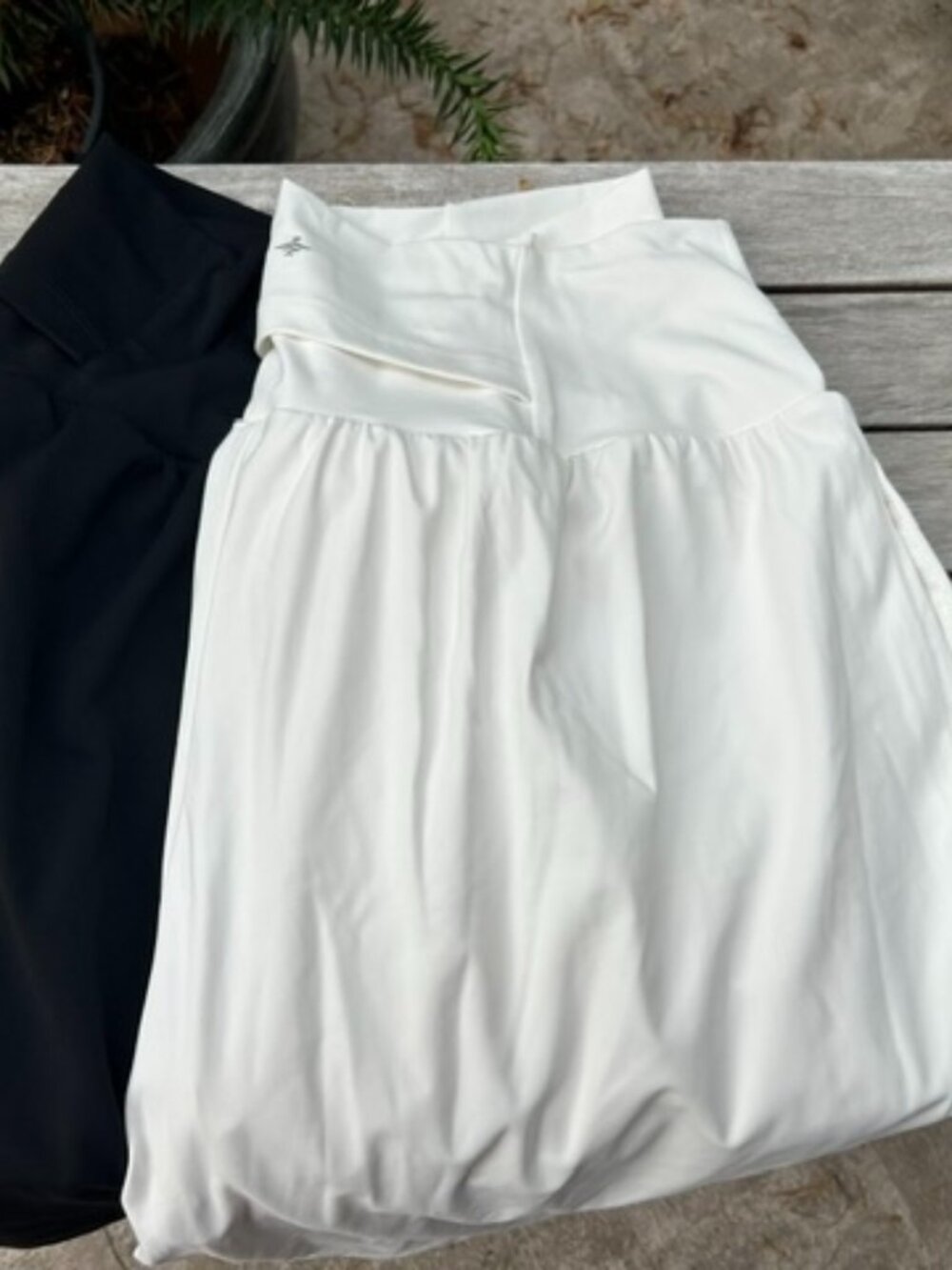 Halara SoftlyZero™ Airy Super High Waisted 2-in-1 InstantCool Yoga Shorts 7" (2)